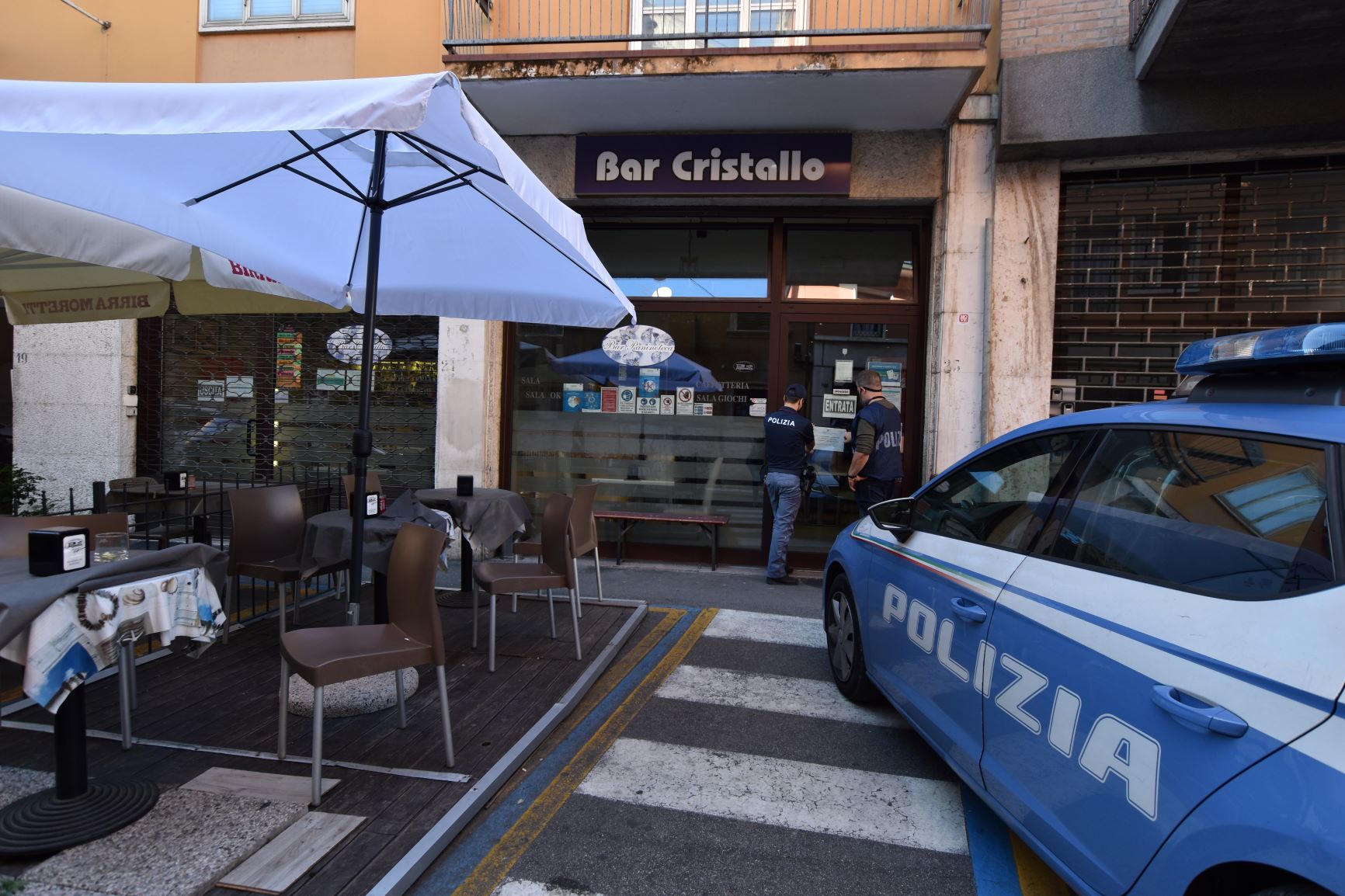 Chiuso il bar Cristallo in volto S.Luca