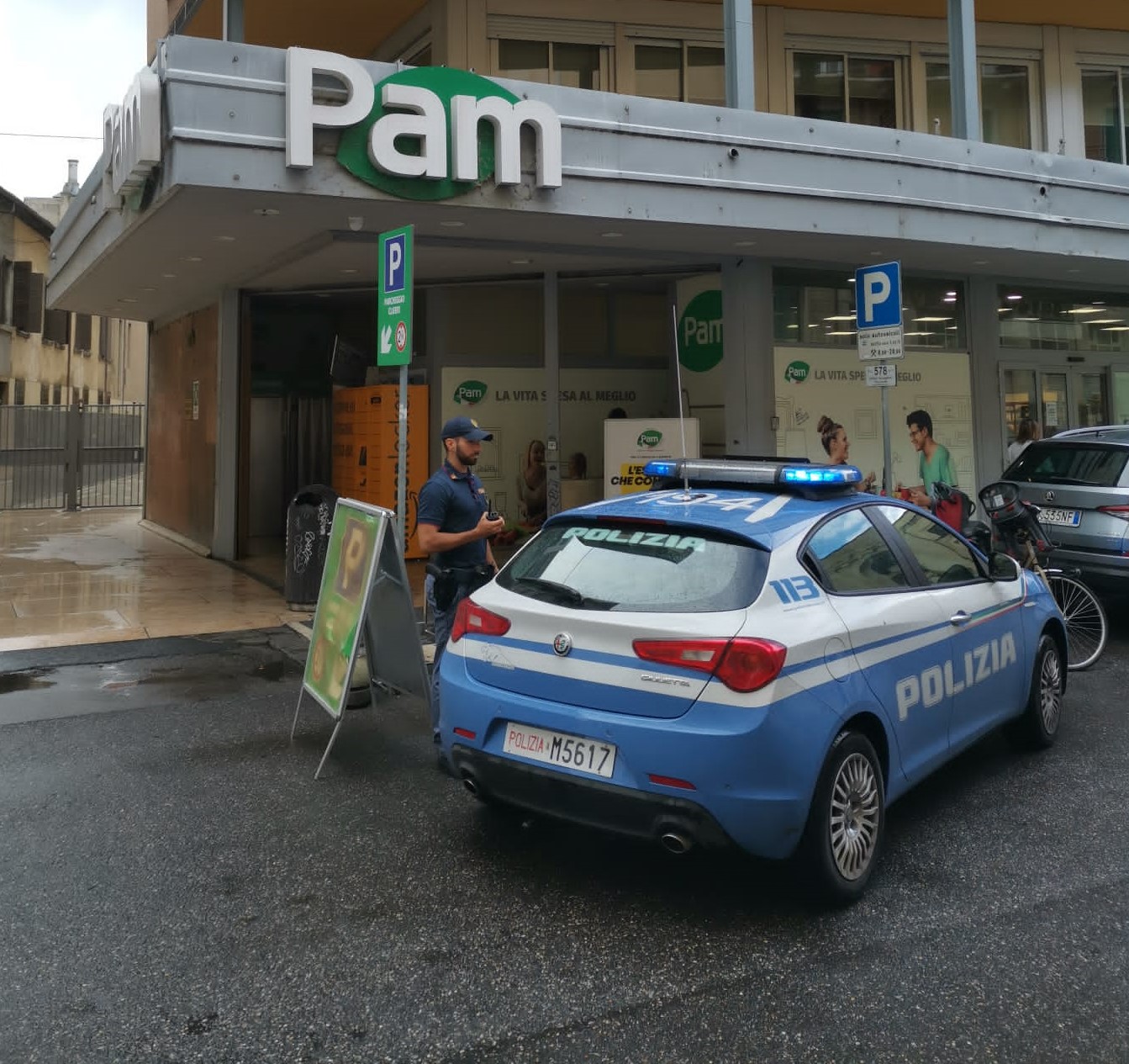 Rapina al Pam di via dei Mutilati