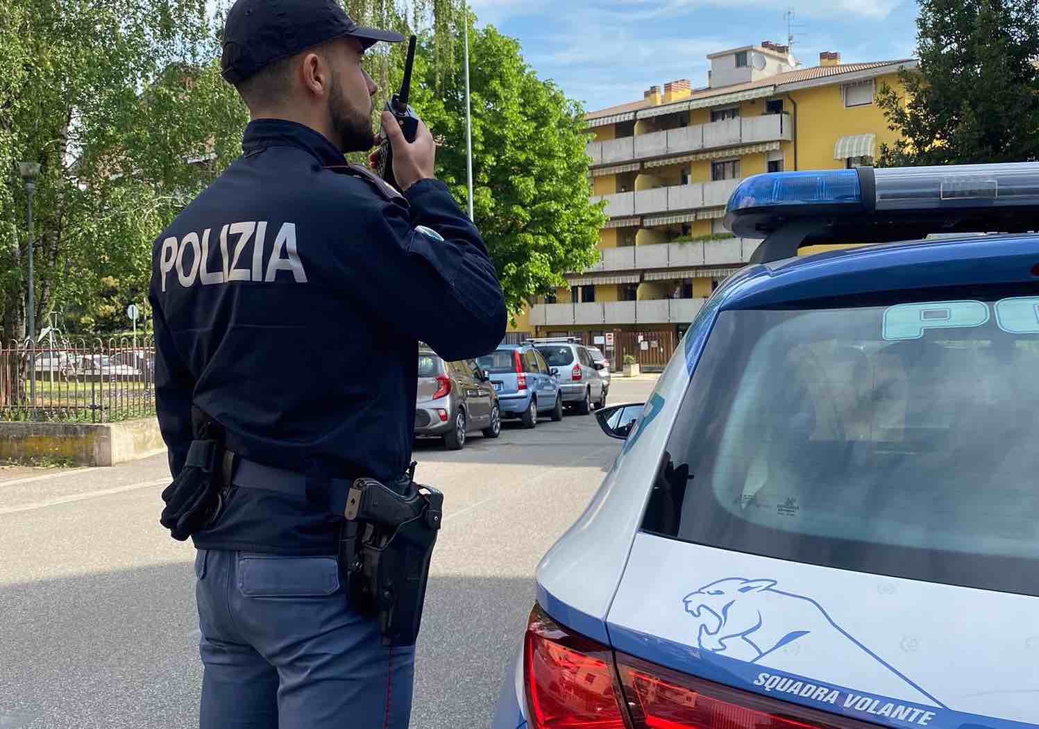 Cercava di rubare la marmitta catalitica. Scoperto e arrestato