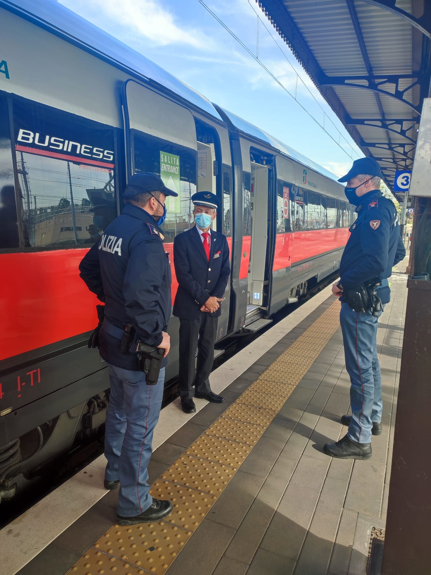 Viaggiava in treno con 1 chilo di eroina nello zaino. Arrestato altoatesino