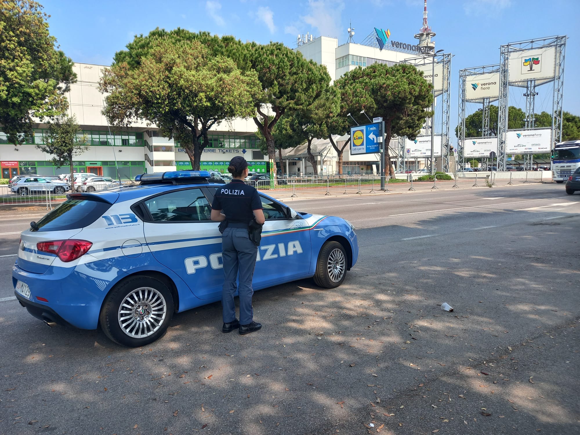 Gli rubano il motorino e poi chiedono 300 euro di riscatto. Arrestati