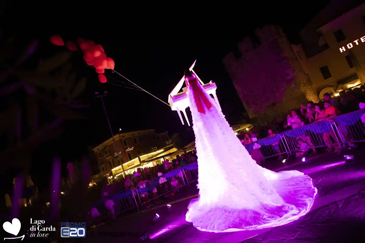 Lago di Garda in Love prosegue fino a Ferragosto. Pianoforti sospesi a Torri del Benaco