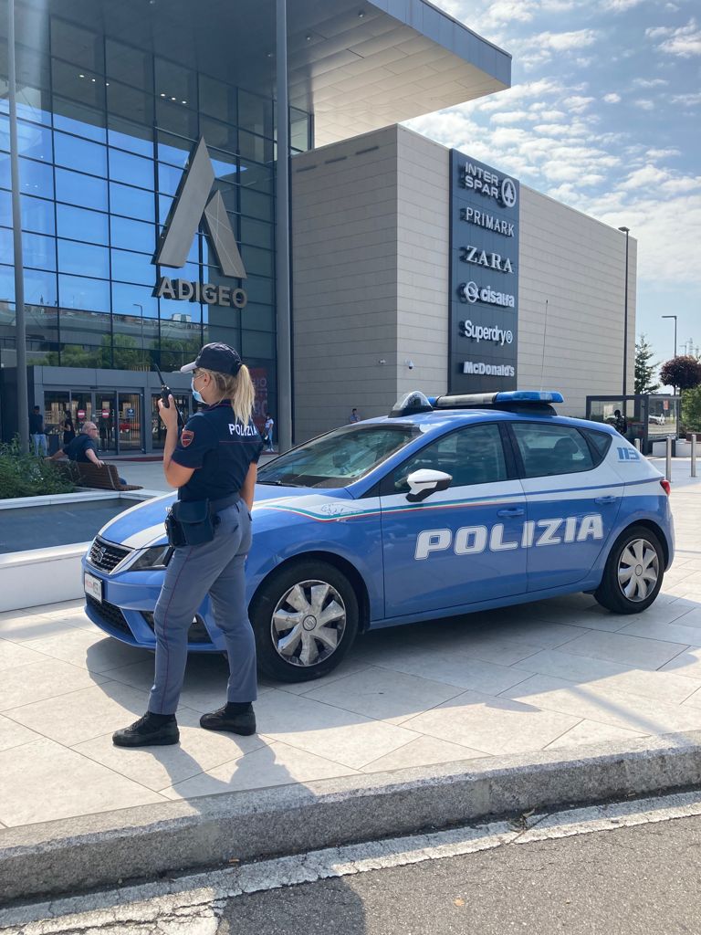 Sedicenne rapina coetaneo all’Adigeo. Subito arrestato dalla Polizia