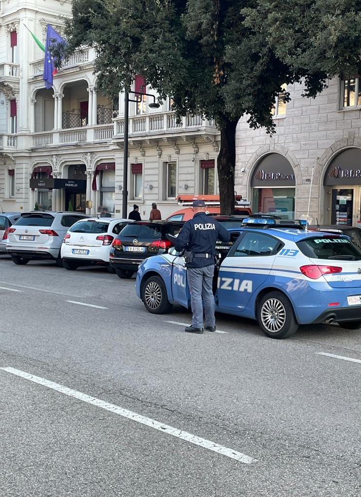 La polizia scopre e arresta un romeno condannato a 11 anni facendo i controlli negli alberghi