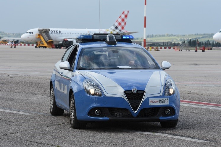 Tenta di partire per Dublino con un documento falso: arrestato dalla Polizia all’Aeroporto