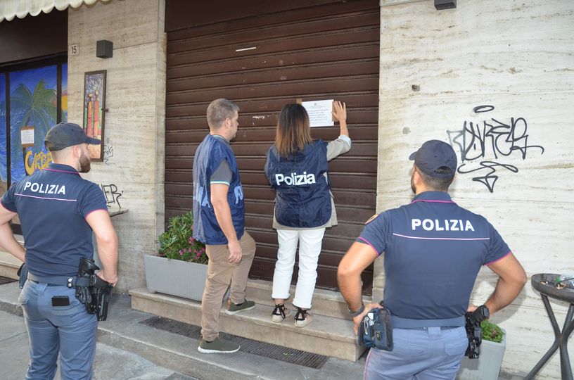 Dopo la rissa, la Polizia di Stato appone i sigilli al “Caffè Reyna”: il locale resterà chiuso per 15 giorni