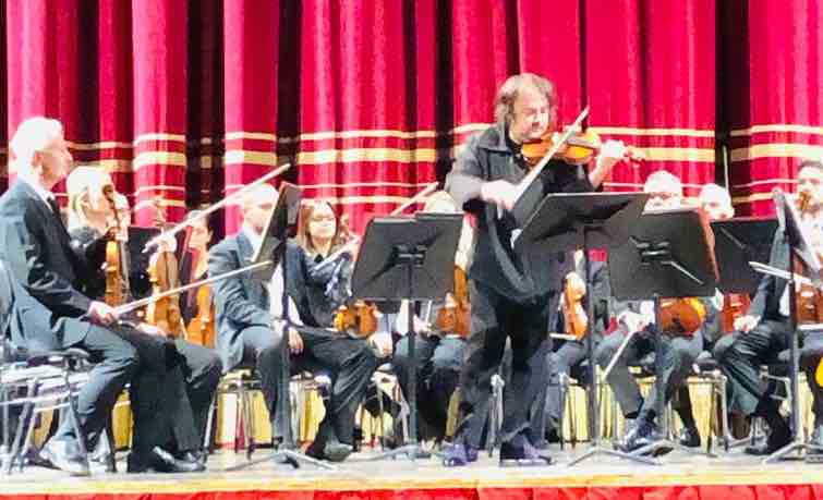 Primo concerto sinfonico di Fondazione Arena al Filarmonico. Sergei Krilov dirige e incanta nel ricordo di Ezio Bosso