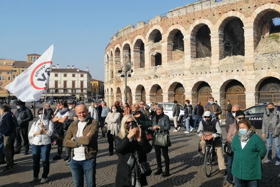 Ieri pomeriggio a Verona manifestazione no-vax