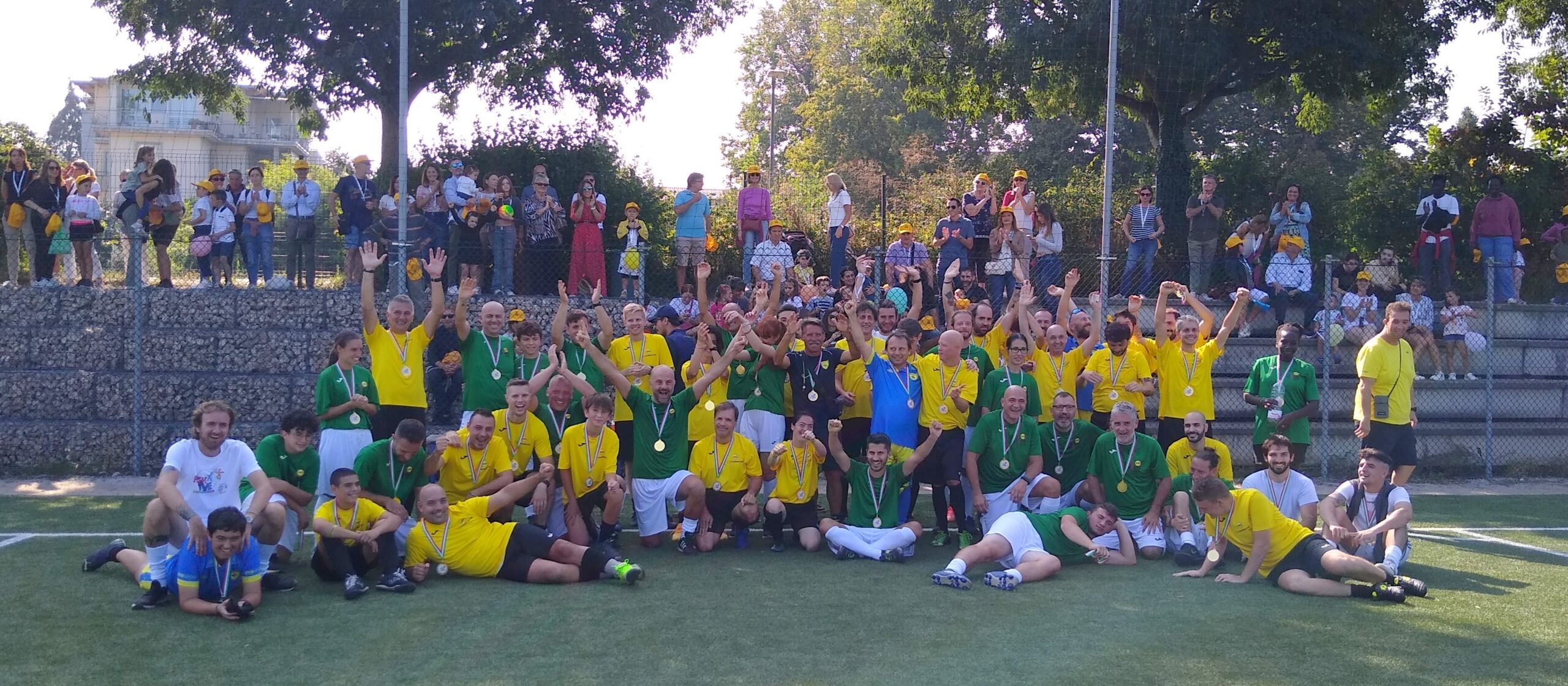 Sport e solidarietà, la Partita del Cuore di ARAG e AIAS. Dopo la tutela legale gratuita, in 200 felici “nel pallone”