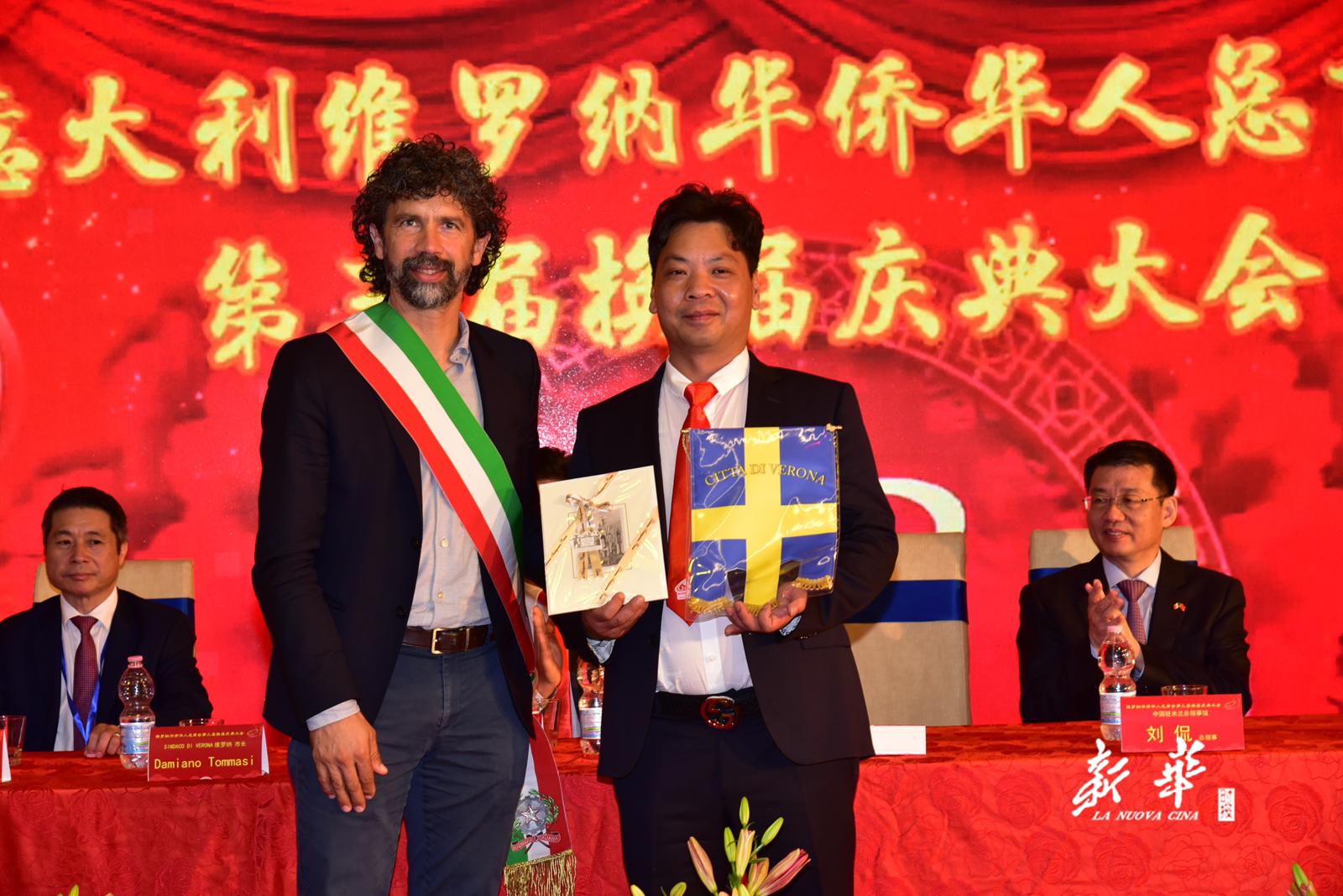 Festa della comunità cinese. Il sindaco Tommasi incontra il console generale della Cina.