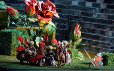 “Il Barbiere di Siviglia” di Rossini torna a Verona. Eleganza e talento nel giardino Rococò di Hugo De Ana