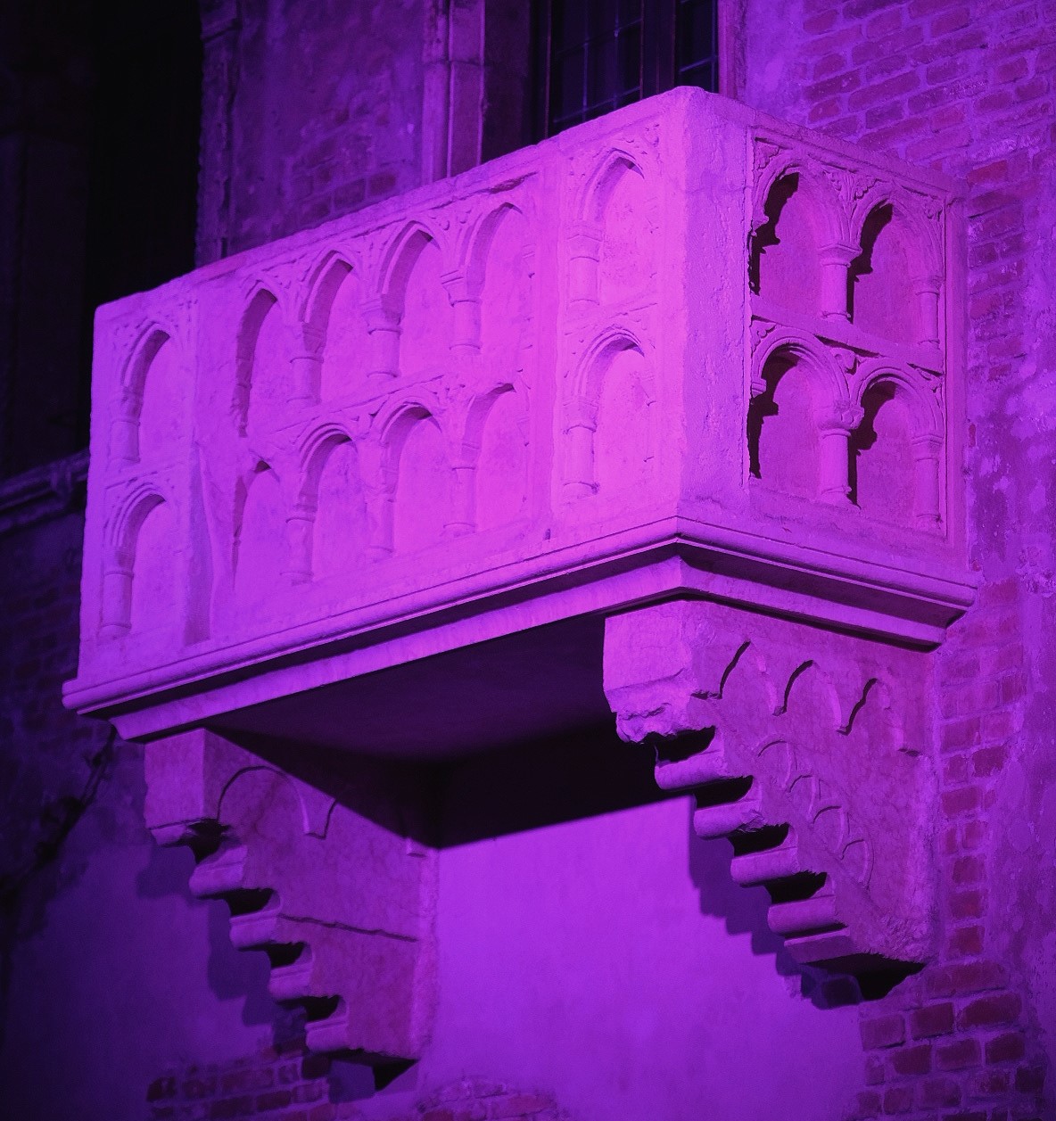 Giro d’Italia, il balcone di Giulietta in rosa