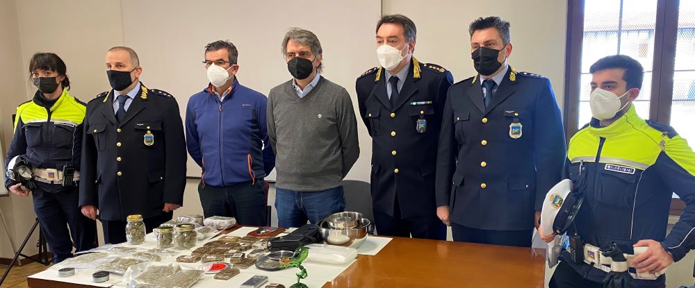 Sequestro record di droga: la Municipale toglie dal mercato oltre 4 chili di stupefacenti