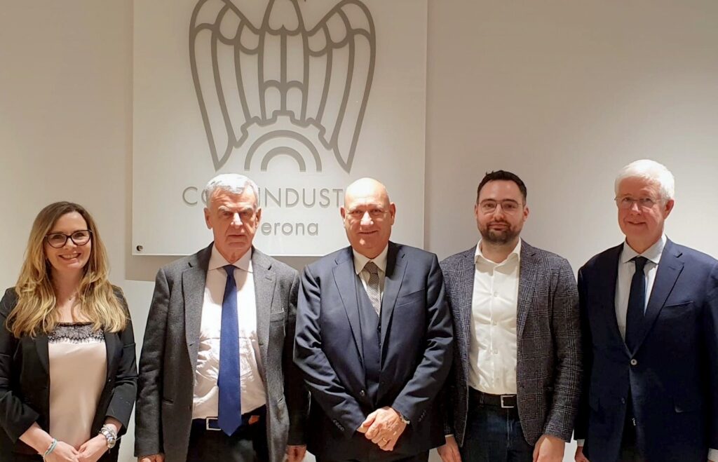 Il presidente Giovanni Paolino al centro con i delegati che lo affiancheranno: da sinistra Silvia Bonomi, Umberto Pasqua di Bisceglie, Paolino, Davide Zorzi e Ugo Biasin