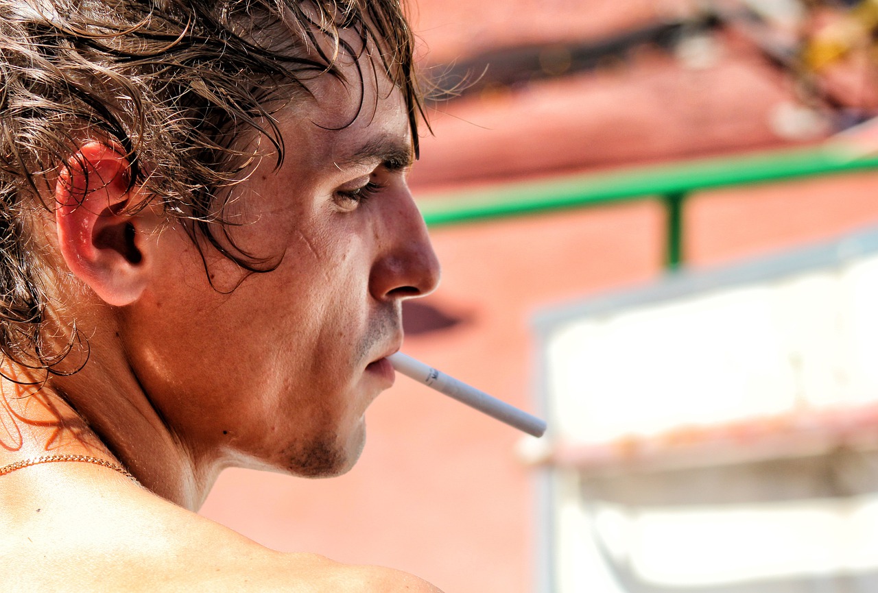 Sono poco meno di 10 milioni gli italiani che fumano. Aumentano i fumatori ‘elettronici’. Sono più di un milione e mezzo