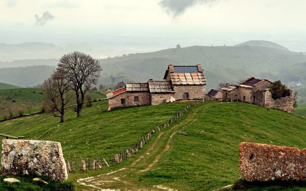 Il suggestivo spirito della Lessinia emerge nella foto tratta dal blog di Giulio Fanton, al link https://viaggiandoincontrare.com/