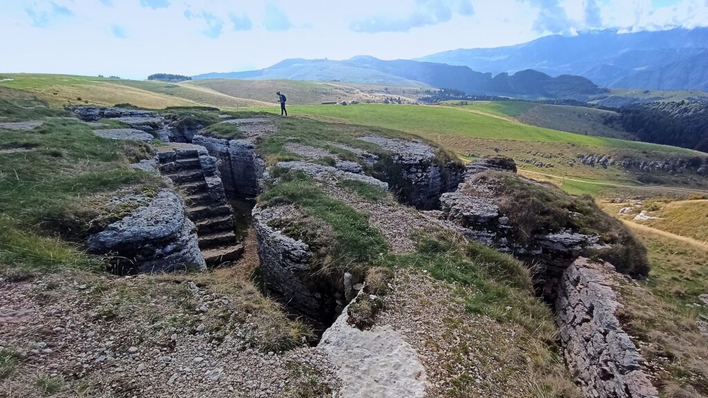 Il ridotto e le trincee difensive vicino a Malga Pidocchio furono costruiti nella Prima guerra mondiale