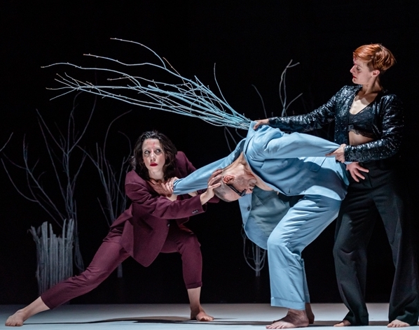 La danza continua a tenere banco al Teatro Romano.