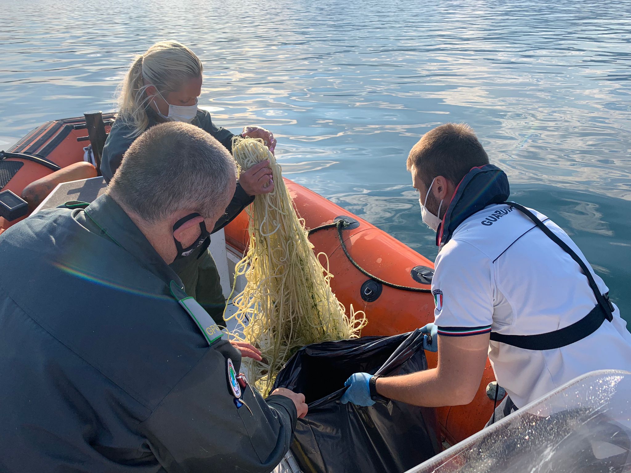 Lago di Garda, sequestrata una rete da pesca abusiva lunga due chilometri