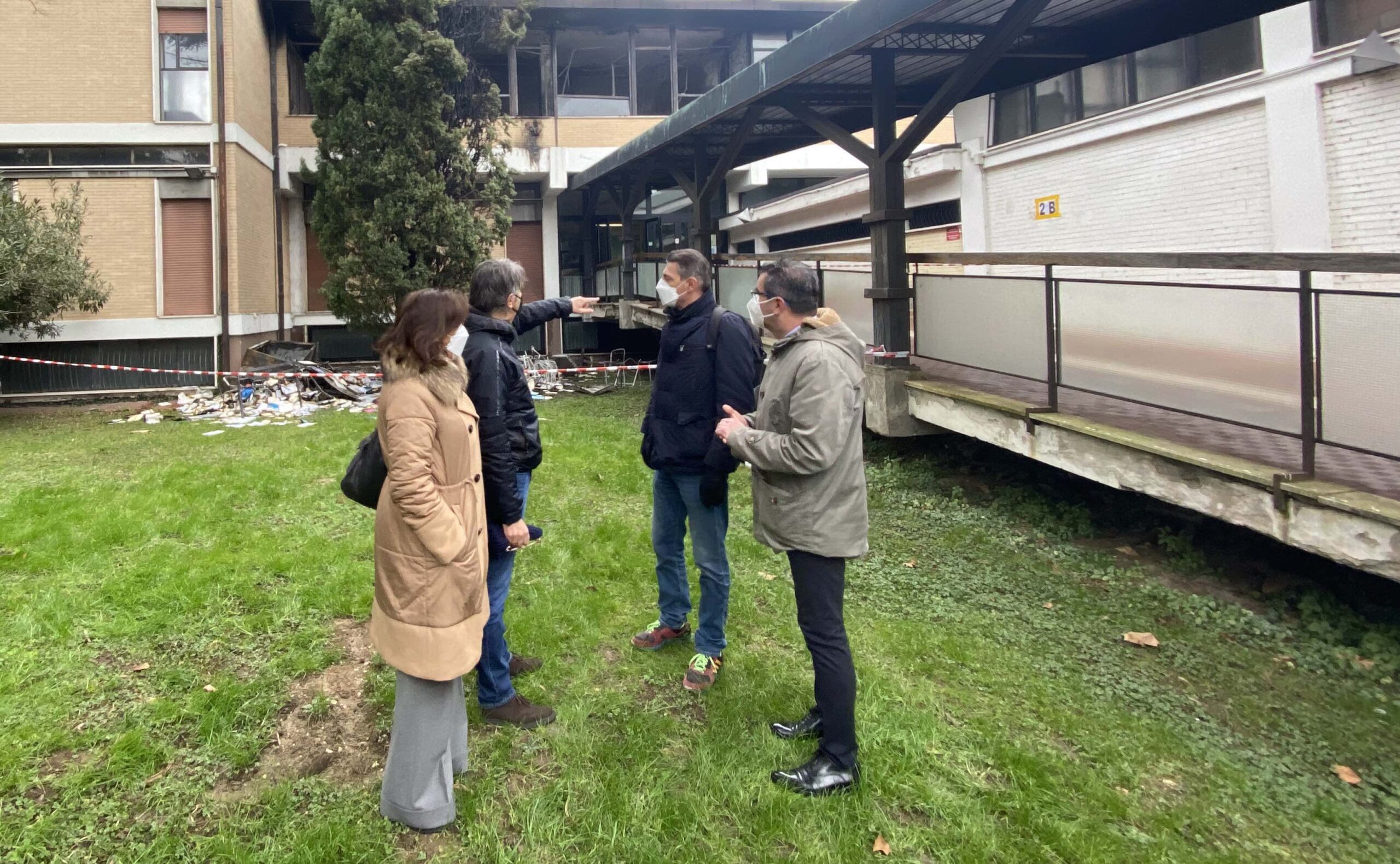 Incendio alle scuole Dante Alighieri, in corso le indagini