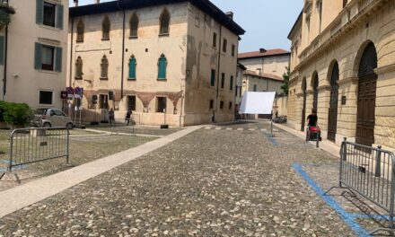 Girano un film al Duomo. I residenti non sanno dove mettere l’auto