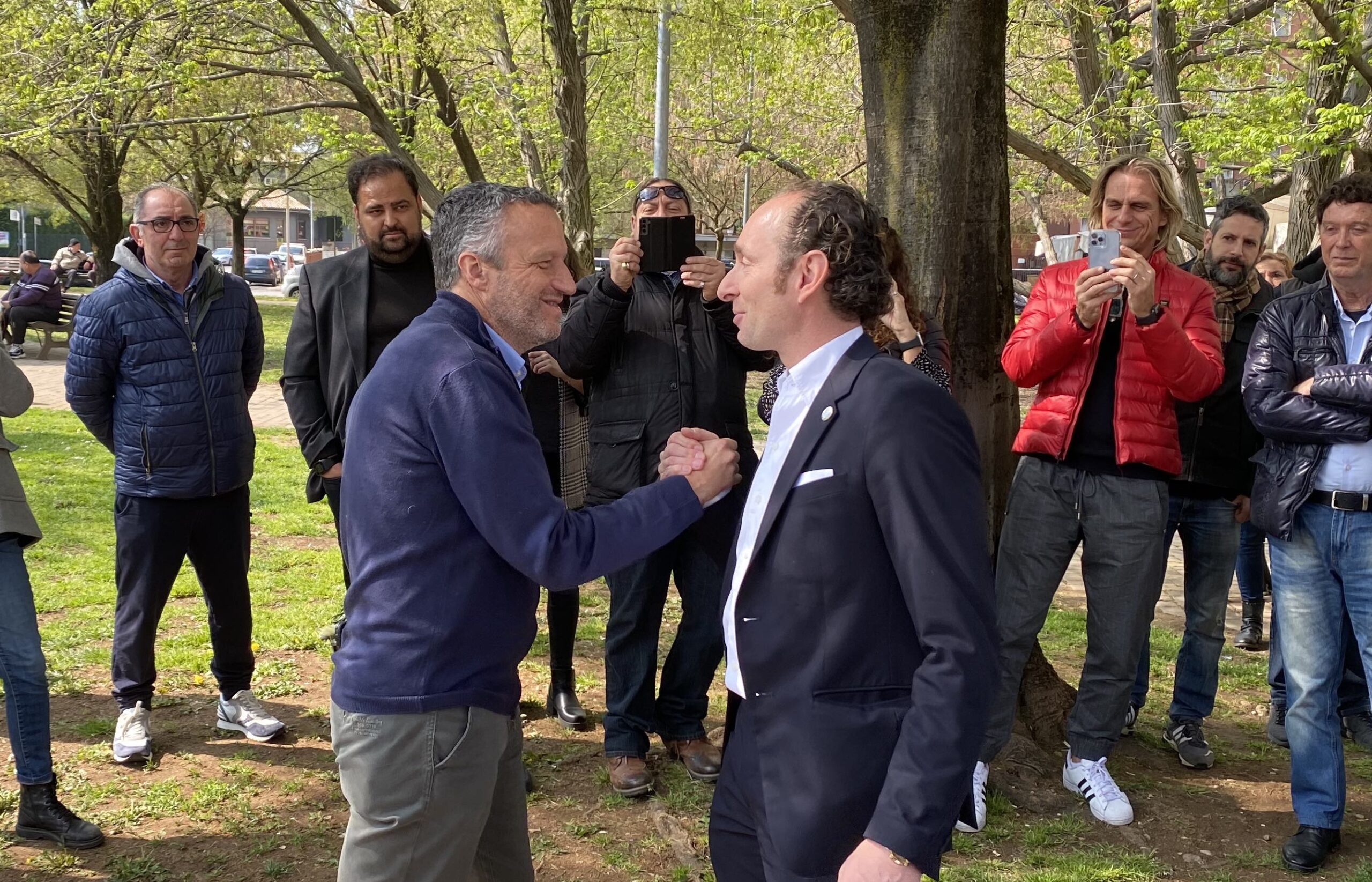 Michele Croce in campo con Flavio Tosi. Centrodestra e centrosinistra insorgono