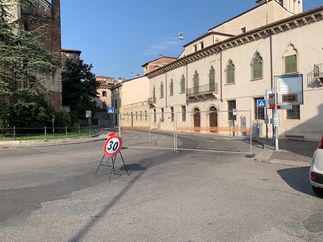 Filobus. Da oggi chiusi Stradone San Fermo e Stradone Maffei. 