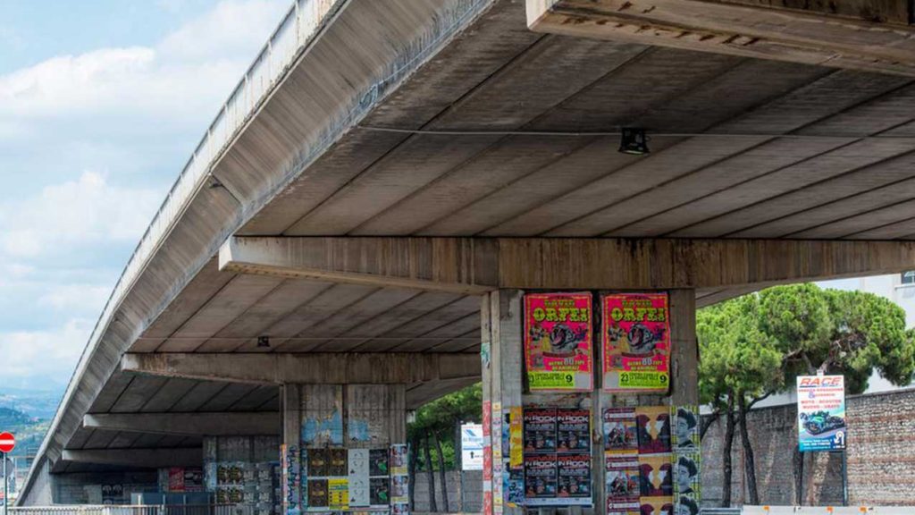 Ehi, si avvicinano le elezioni: ora rimettiamo a posto anche il ponte di Viale Piave…