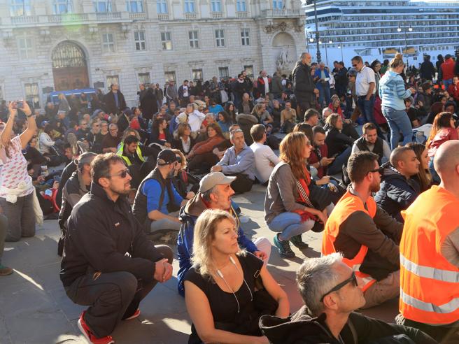 Dopo le manifestazioni contro il Green pass Trieste rischia la zona gialla