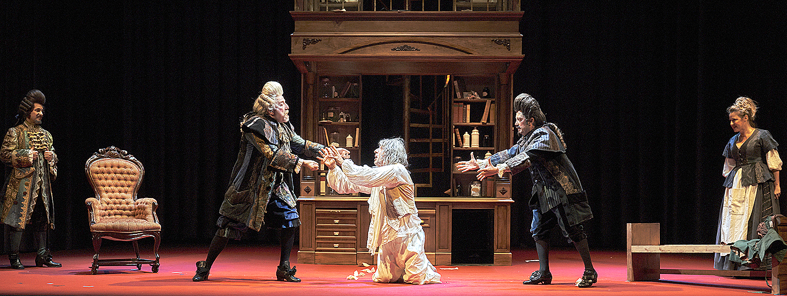 Molière va in scena al Salieri con Il malato immaginario. Nel dopo Covid è un capolavoro comico ma anche amaro