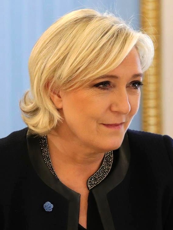 Marine Le Pen si candida alla presidenza della Francia e si dimette da capo del Rassemblement National