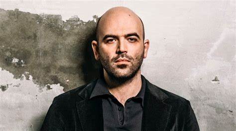 Il Consiglio comunale di Verona vota la revoca della cittadinanza onoraria a Roberto Saviano: troppo delirio egocentrico