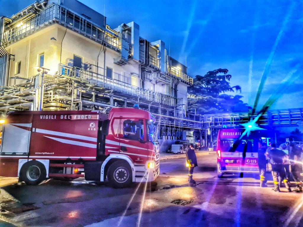 Incendio alla Newchem farmaceutica in via Roveggia