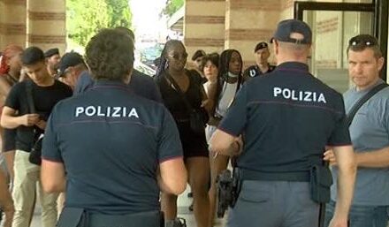 Sicurezza. La politica con l’agente che ha sparato. E anche la gente