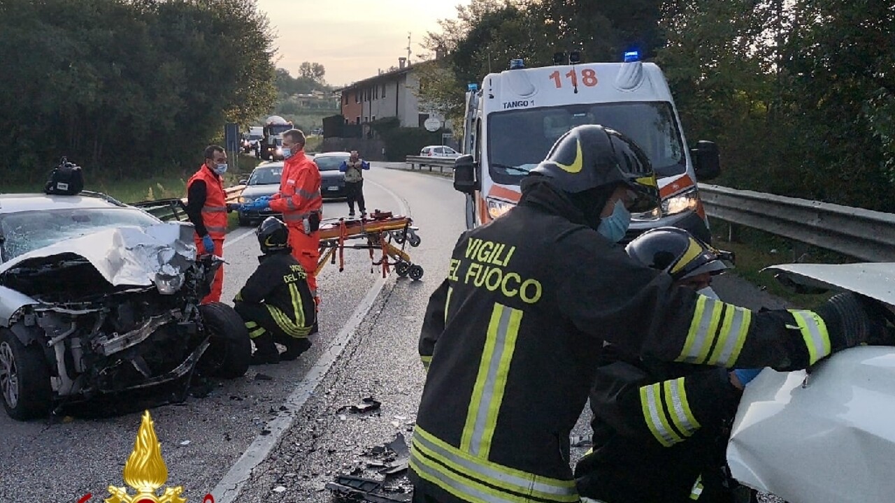 Valpolicella, grave scontro fra due auto sulla SP 1, una vittima