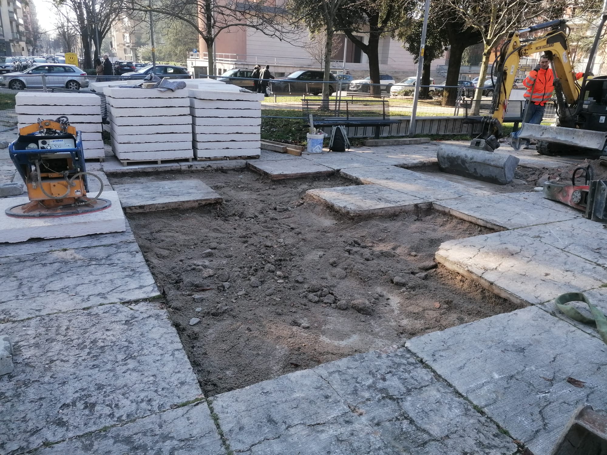 Piazza Vittorio Veneto, iniziano i lavori di sistemazione della pavimentazione