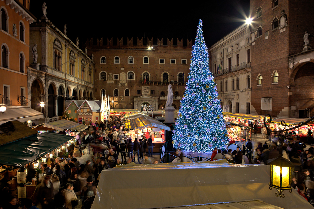 Mercatini di Natale, la mascherina è obbligatoria