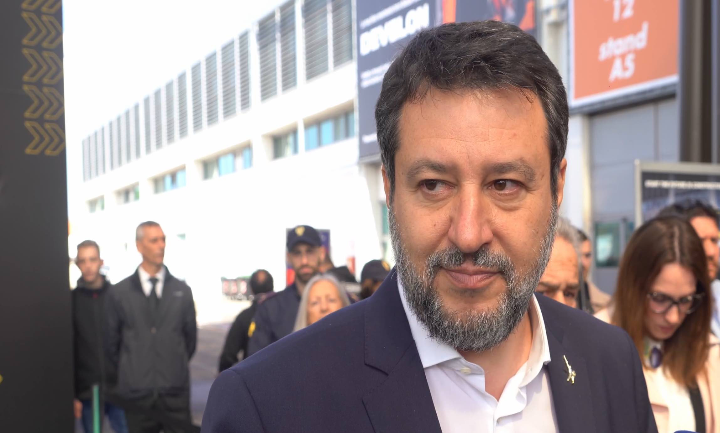 Salvini al Samoter: surreale che i sindacati protestino contro l’aumento degli stipendi deciso dal governo