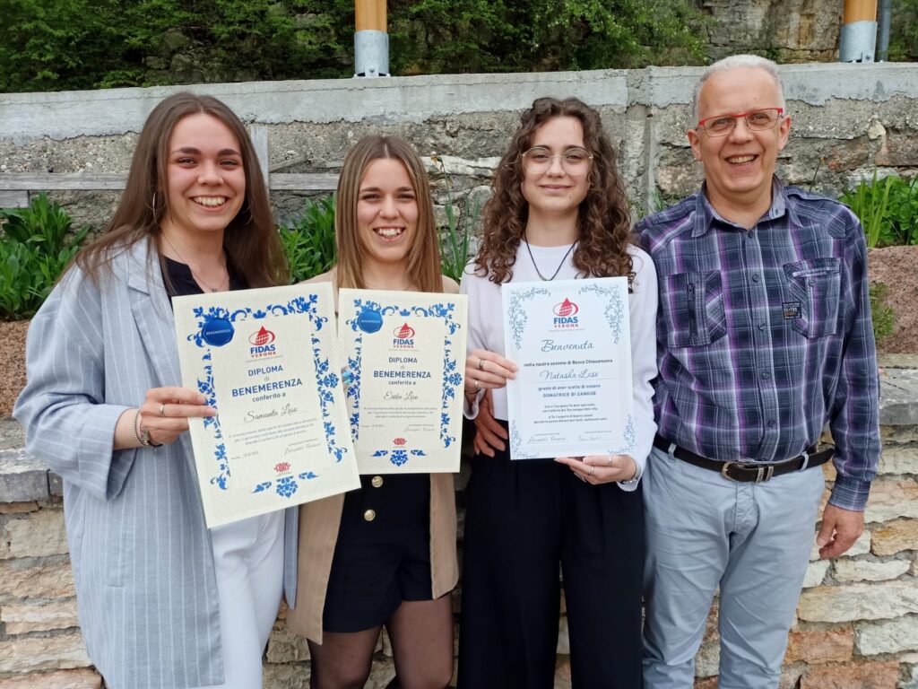 Samanta Erika e Natasha Leso con papa Giuseppe 2