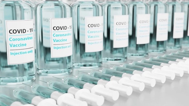 L’obbligo del Green pass per lavorare spinge la gente a vaccinarsi