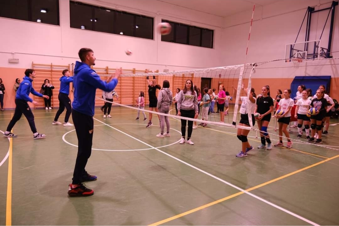 Pallavolo: tre giocatori del Verona Volley fanno visita alla PSG Villafranca 