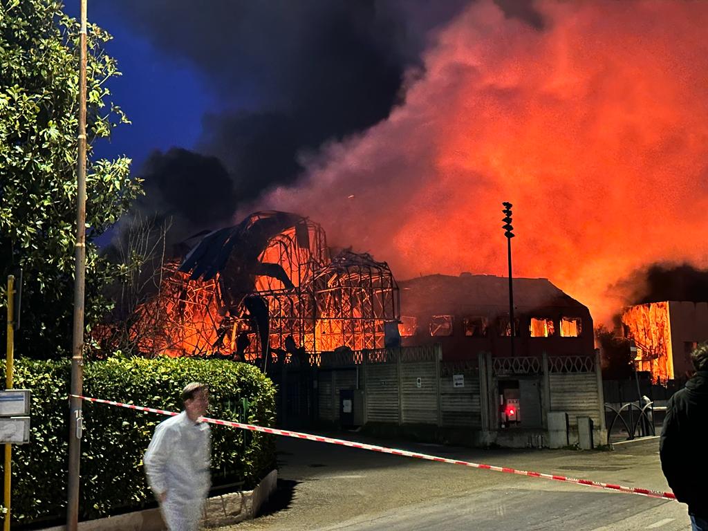 L’incendio che ha distrutto il salumificio Coati lascia senza lavoro i dipendenti. I sindacati al lavoro per attivare gli ammortizzatori sociali