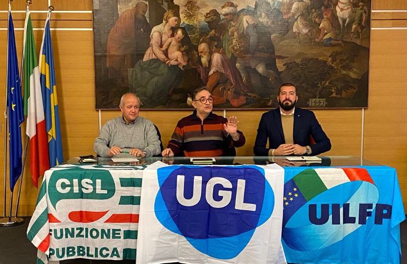 I sindacati Cisl, Uil e Ugl protestano per il mancato trasferimento dei vigili dalla sede fatiscente di via del Pontiere