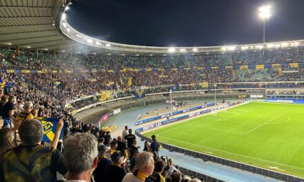 Il Verona festeggia la salvezza pareggiando 2-2 con l’Inter campione d’Italia