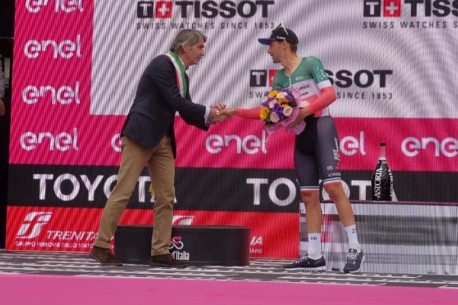 Si è concluso oggi in Arena il Giro d’Italia con una grande festa. Lo ha vinto l’australiano Hindley