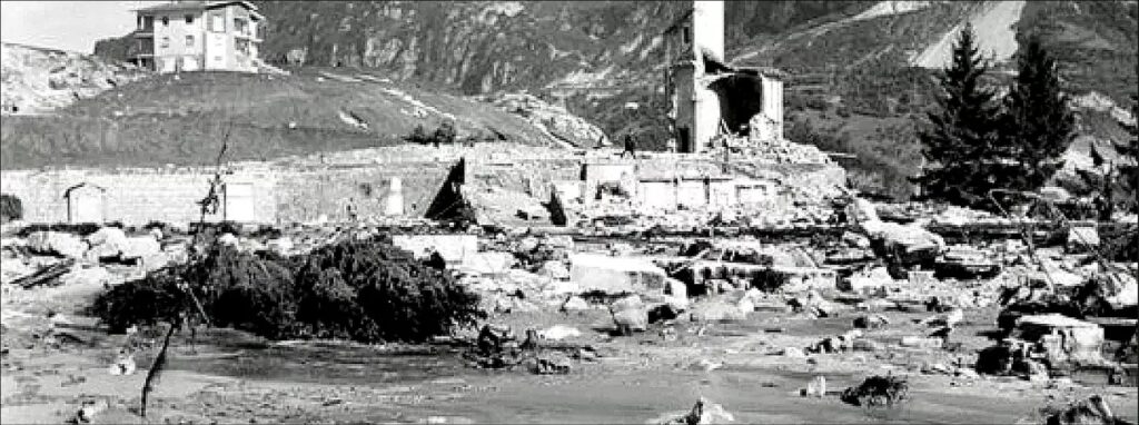 Un'immagine di distruzione scattata a Longarone nei giorni successivi alla tragedia