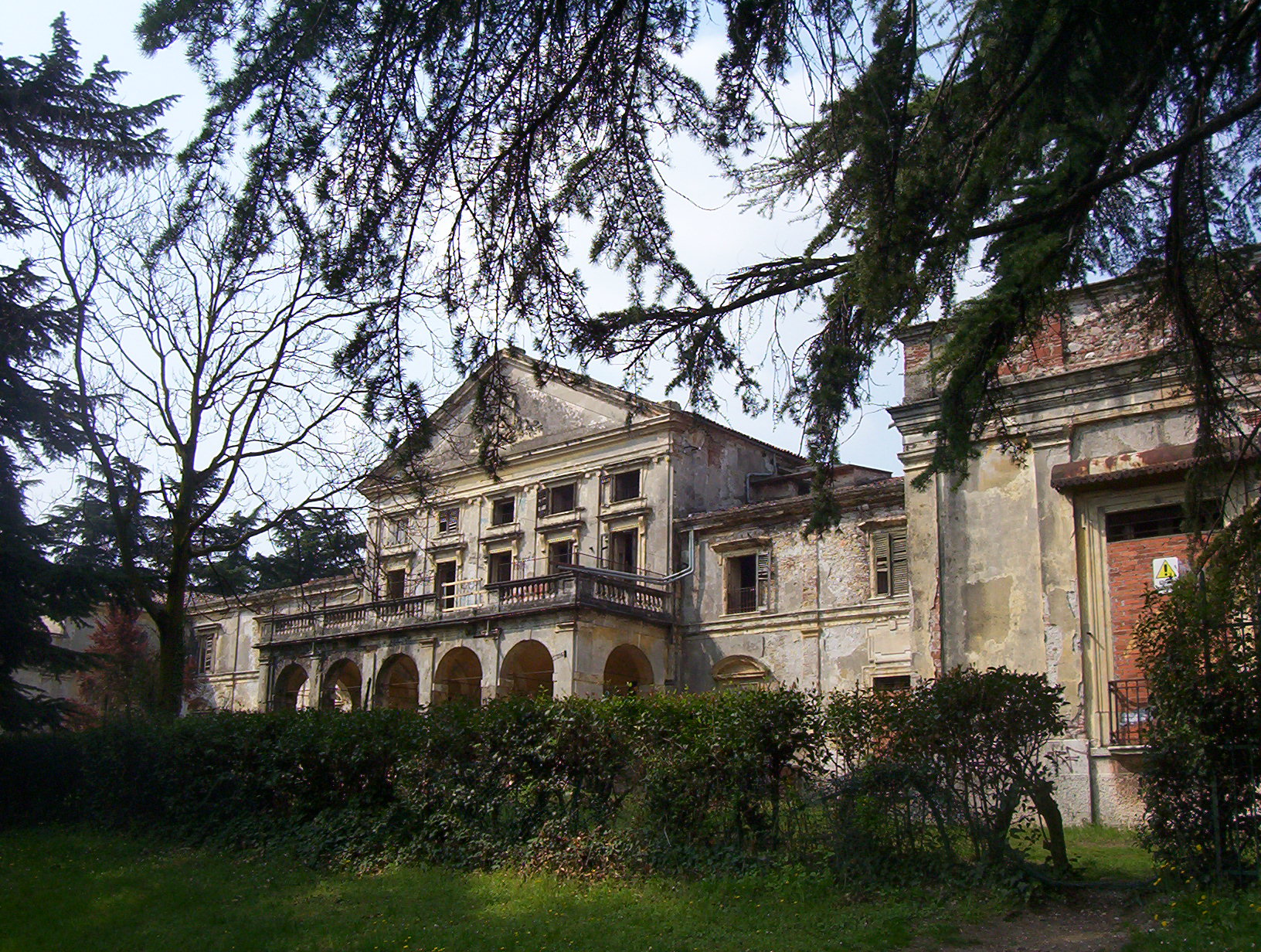 Controlli a Villa Pullè e Tiberghien