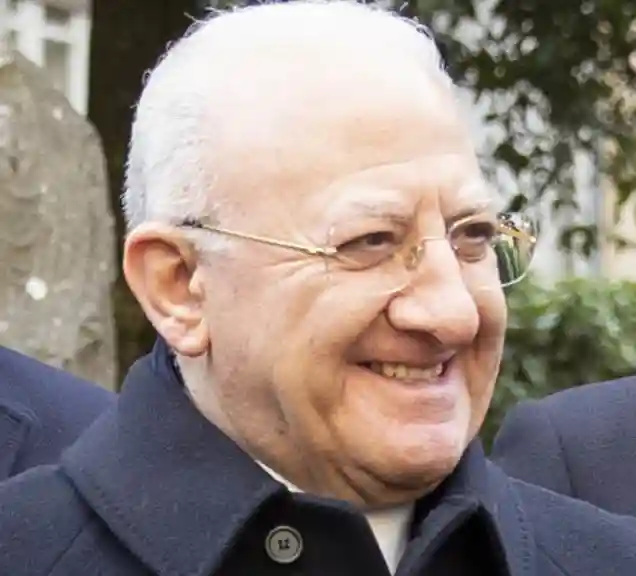 De Luca, presidente della Campania, contro il numero chiuso a Medicina