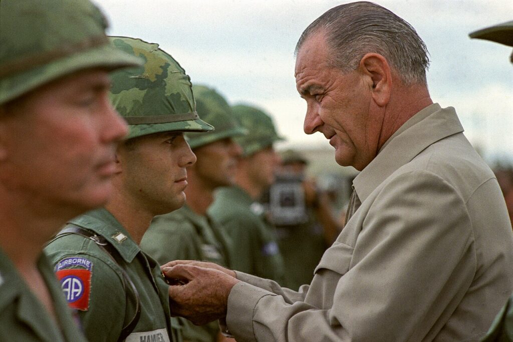 Visit of President Johnson in Vietnam