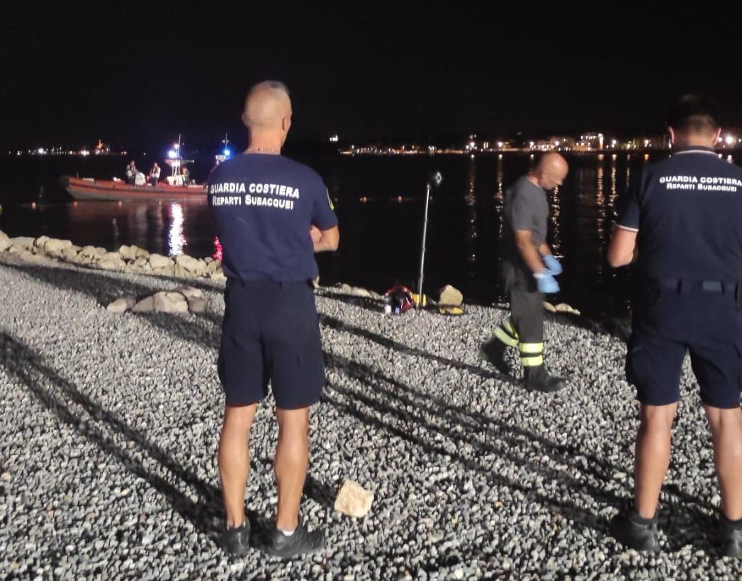 Fatale il bagno di mezzanotte, un morto sul Garda